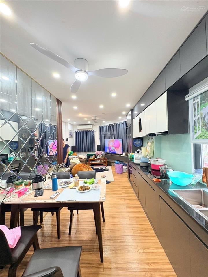 Bán nhà tứ hải p.6 tân bình lô góc mặt tiền kinh doanh 5 tầng 40m2