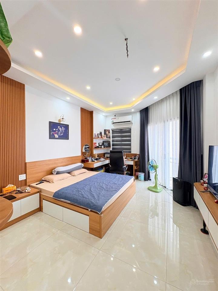 Bán nhà tứ hải p.6 tân bình lô góc mặt tiền kinh doanh 5 tầng 40m2