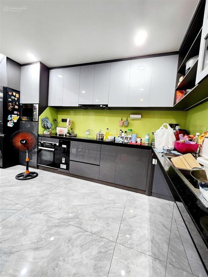 Bán nhà âu cơ  p.9  tân bình  xe hơi tới nhà  gần cư xá lữ gia  50m2  5 tầng  9.8t tl