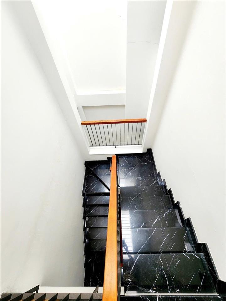 Bán nhà âu cơ  p.9  tân bình  xe hơi tới nhà  gần cư xá lữ gia  50m2  5 tầng  9.8t tl