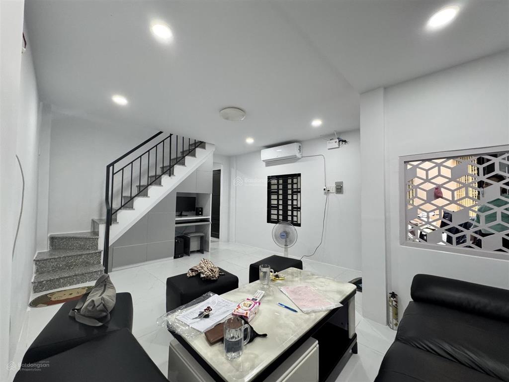 Bán nhà hòa bình phường hòa bình q. 11 hẻm thông lạc long quân 2 tầng 44m2  5.1t tl