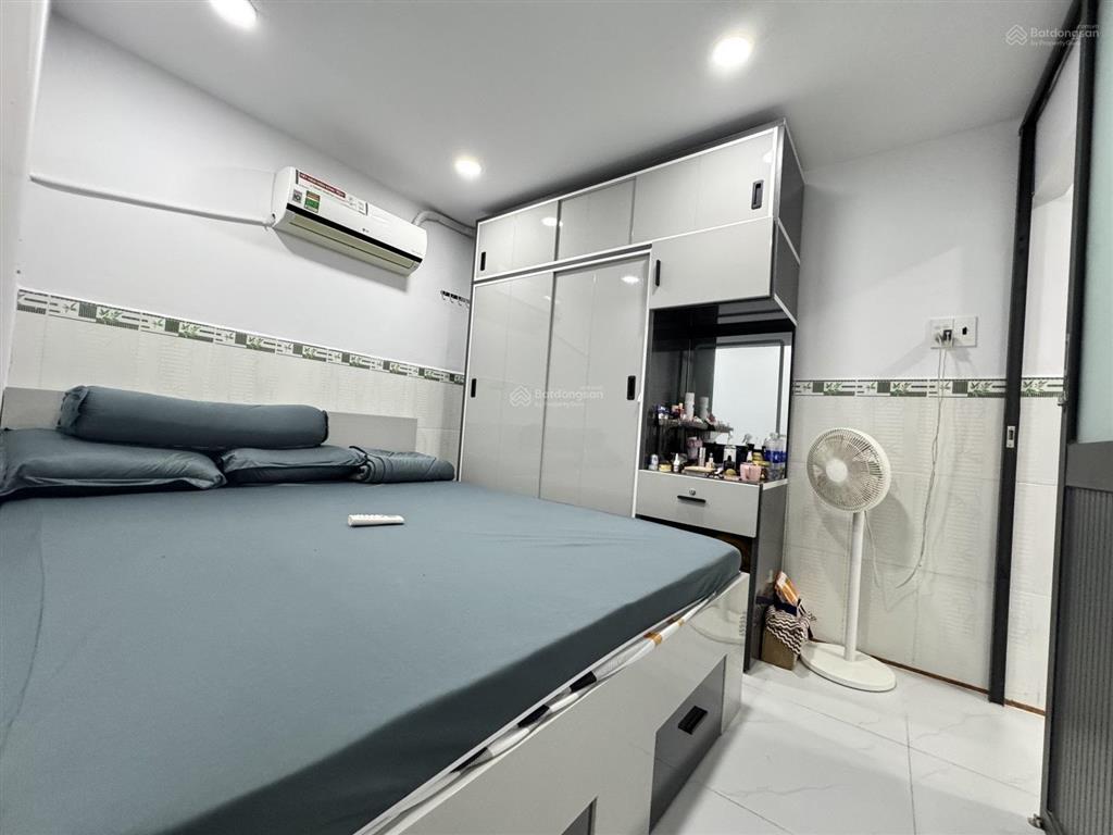Bán nhà hòa bình phường hòa bình q. 11 hẻm thông lạc long quân 2 tầng 44m2  5.1t tl
