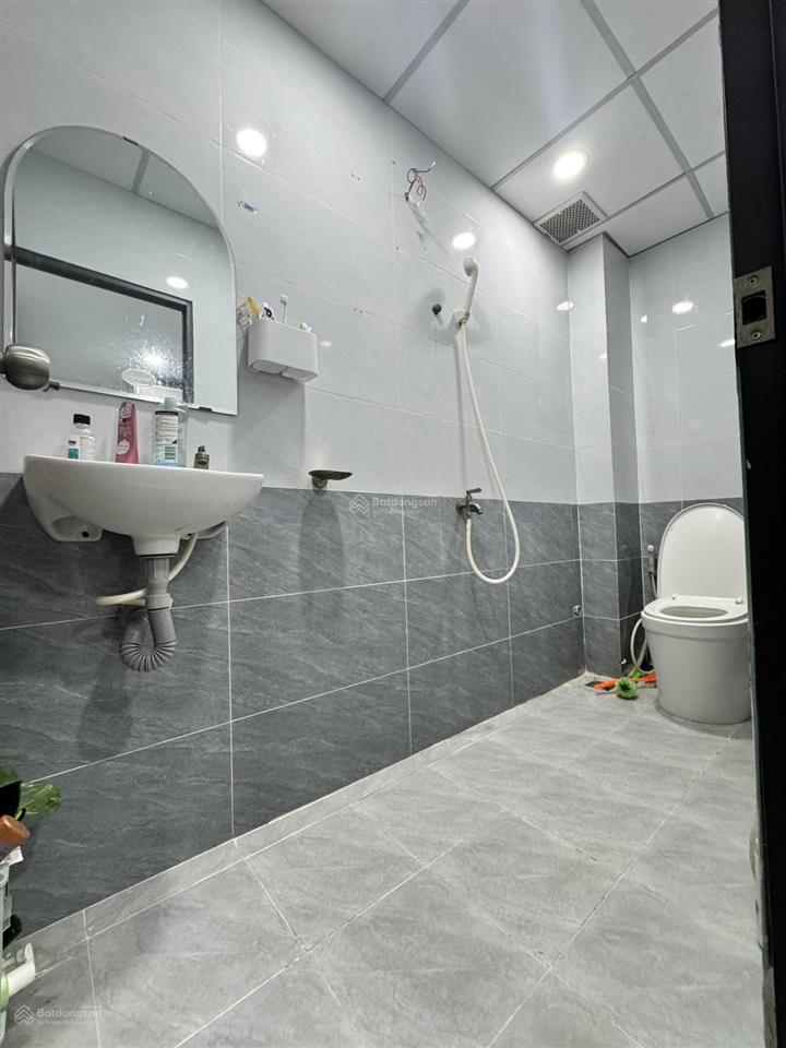 Bán nhà hòa bình phường hòa bình q. 11 hẻm thông lạc long quân 2 tầng 44m2  5.1t tl