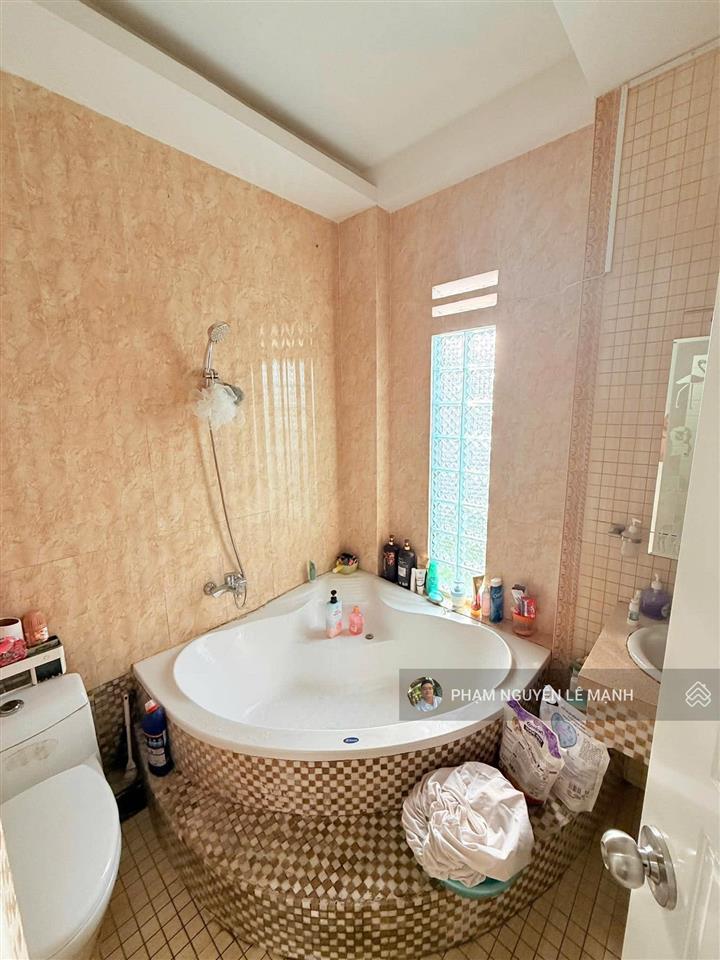 Bán nhà đất thánh p.6 tân bình hxh, 1 căn ra mặt tiền 4 tầng 68m2 (9.5m 7.2m) 13.98t tl
