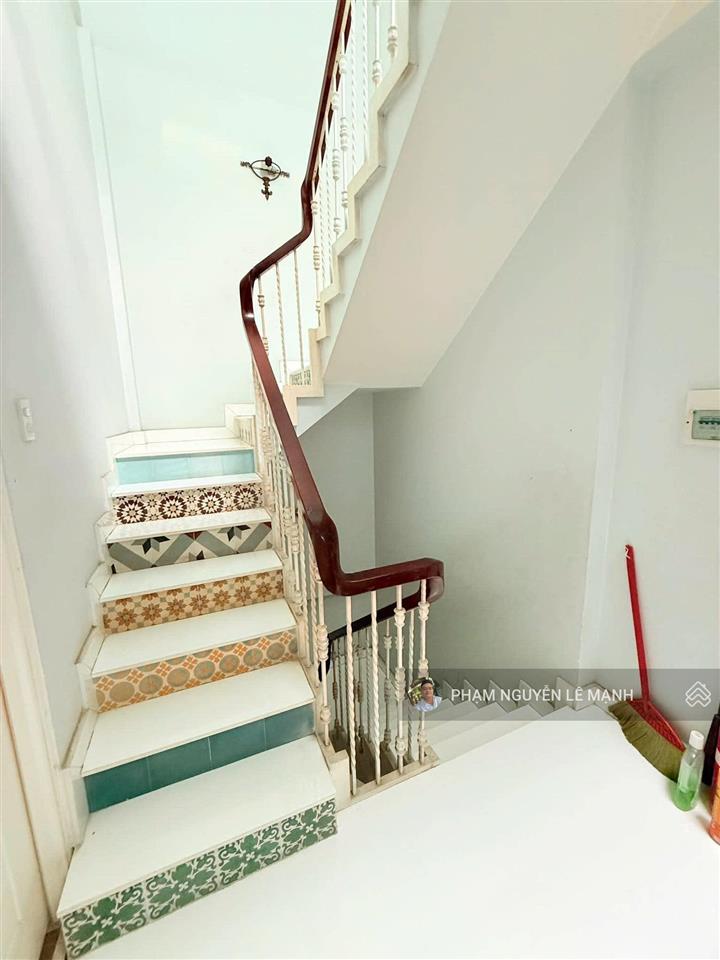 Bán nhà đất thánh p.6 tân bình hxh, 1 căn ra mặt tiền 4 tầng 68m2 (9.5m 7.2m) 13.98t tl