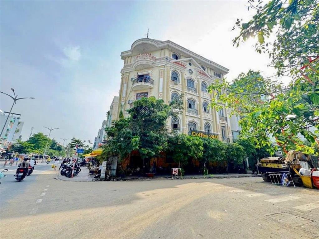 Ngợp bank bán gấp góc 2mt đường tạ quang bửu ngay aeon quận 8, 6.66 x 20m, 5 tầng kiên cố, 35 tỷ tl