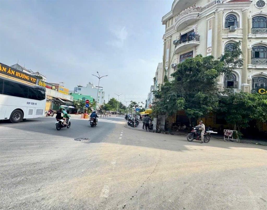 Ngợp bank bán gấp góc 2mt đường tạ quang bửu ngay aeon quận 8, 6.66 x 20m, 5 tầng kiên cố, 35 tỷ tl