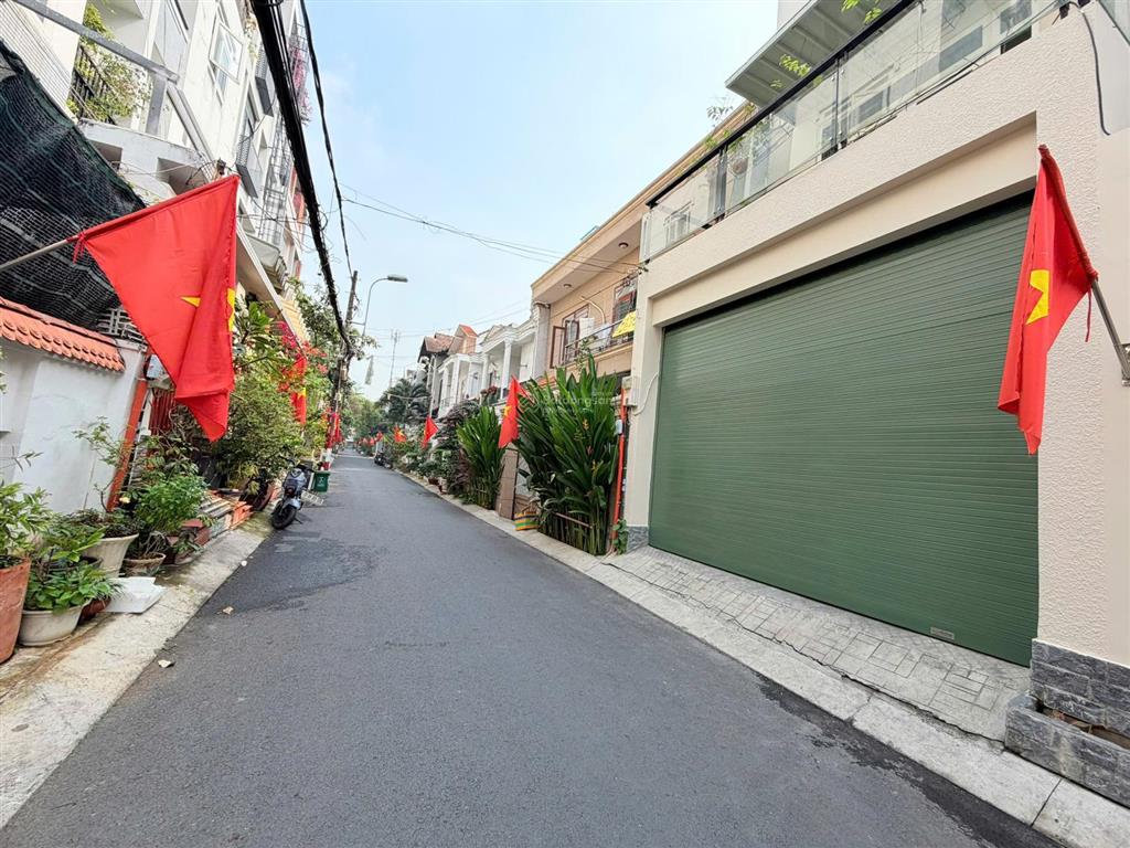 Biệt thự mặt tiền làng báo chí thảo điền 4 lầu siêu đẹp vuông vức 10x13m sẵn hd thuê 51 triệu/tháng