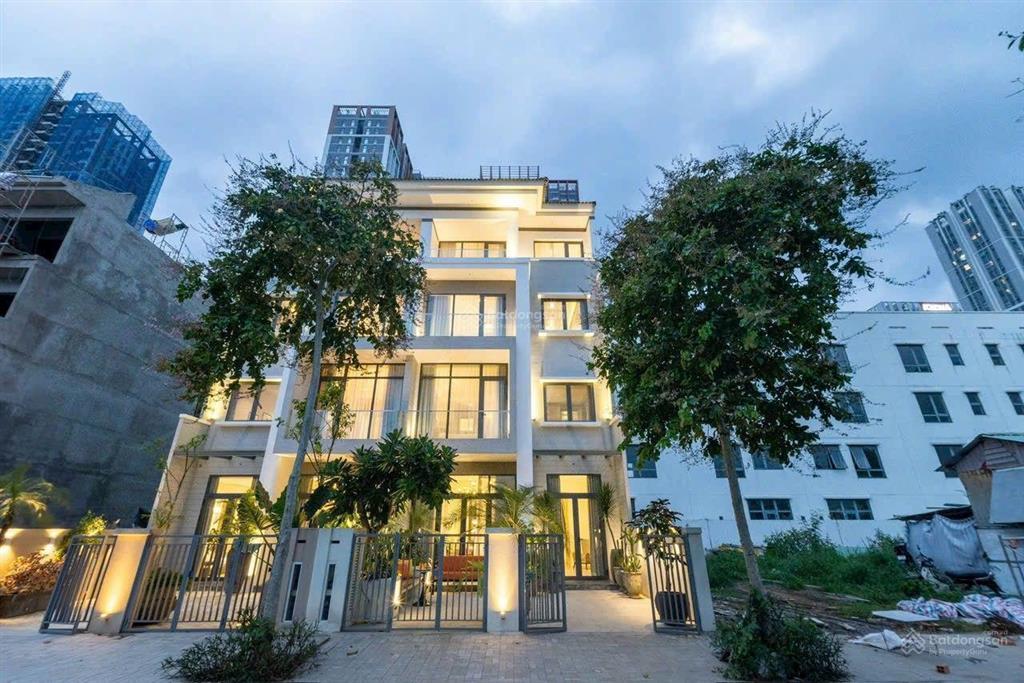 Biệt thự đẳng cấp khu đông sài gòn  kiến trúc thông minh full nội thất pháp 14x17m hầm 4 tầng đẹp