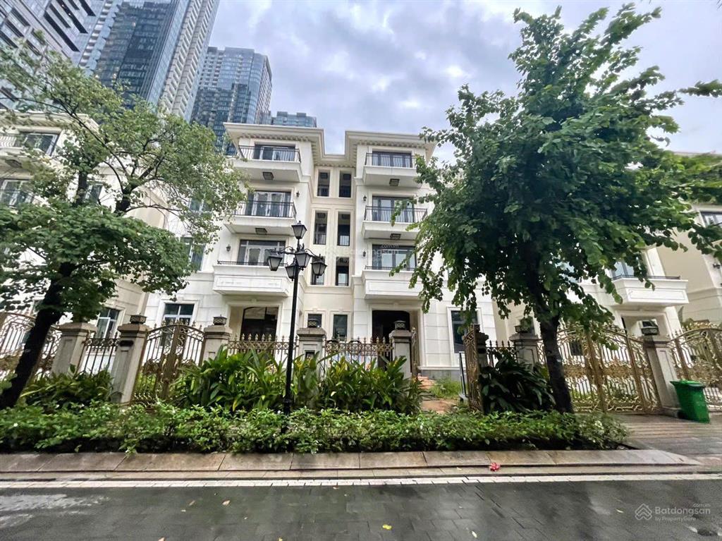Biệt thự limited vinhomes golden river ba son  view trực diện công viên  sân vườn hồ cá  290 tỷ