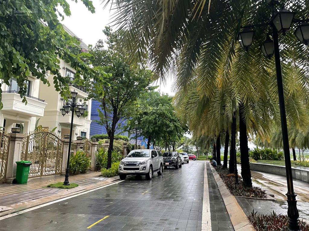 Biệt thự limited vinhomes golden river ba son  view trực diện công viên  sân vườn hồ cá  290 tỷ