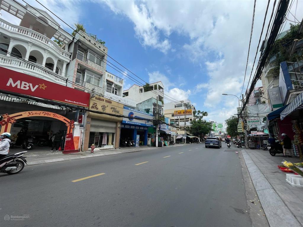 Giá đầu tư  bán gấp building 7 tầng mặt tiền lê quang định  dòng tiền 250 triệu/tháng  69 tỷ bán