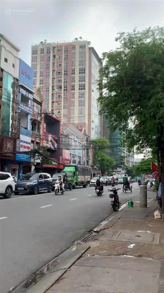 Giá đầu tư  mặt tiền nguyễn gia trí  4.35x20.5m  5 tầng nhà có gu  hđt 70 triệu/tháng  30 tỷ