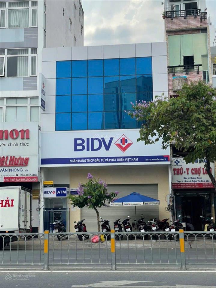 Bán ngân hàng bidv đang thuê 170 triệu/tháng  mt nguyễn văn cừ (8x20m  129.9m2) (zalo 0937 699 ***)