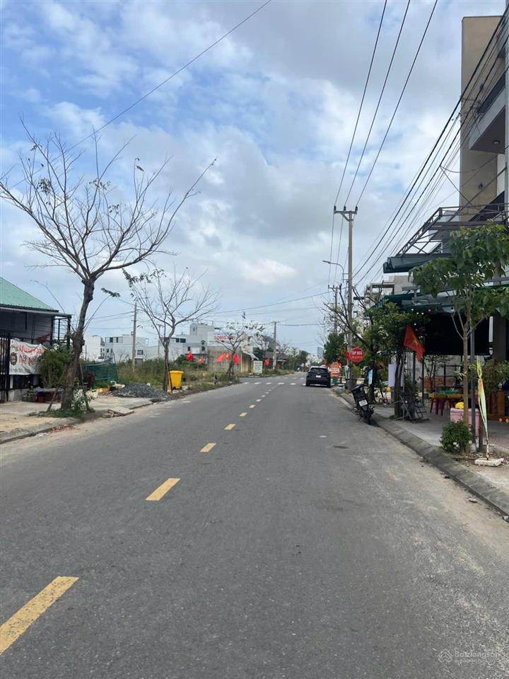Chính chủ lô fpt  hoà hải  ngay khu công nghệ cao  ngang 6m xây đẹp