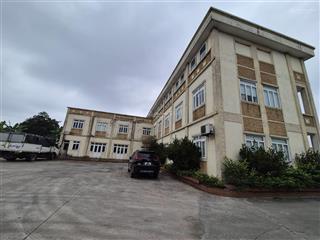 Cho thuê tòa nhà 3 tầng trên đất 3.700m2 to như ubnd xã