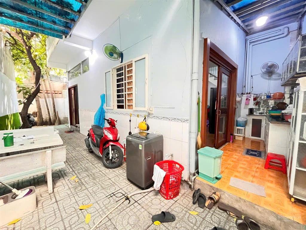 Bán nhà 80/ dương quảng hàm, p5, gò vấp  ngang 11m  dtcn 108.7m2  nở hậu tài lộc