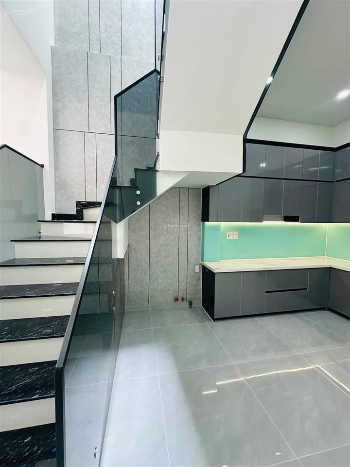 Bán nhà phường bửu hoà sát đường chính  đường xe hơi. giá chỉ 3 tỷ 680tr  tặng nội thất xịn