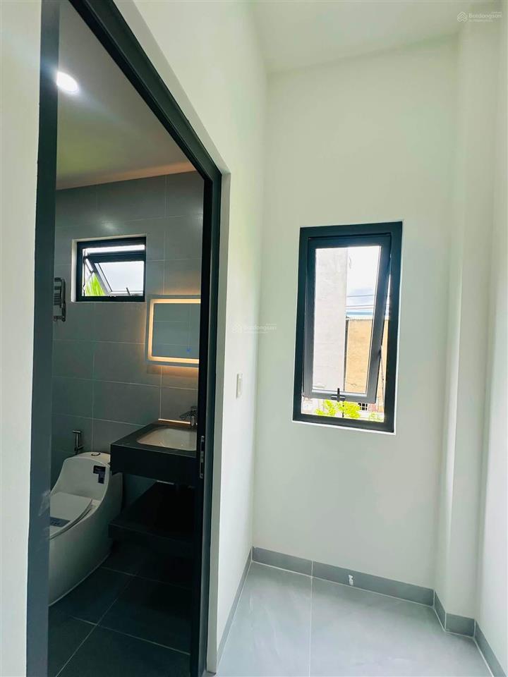 Bán nhà phường bửu hoà sát đường chính  đường xe hơi. giá chỉ 3 tỷ 680tr  tặng nội thất xịn