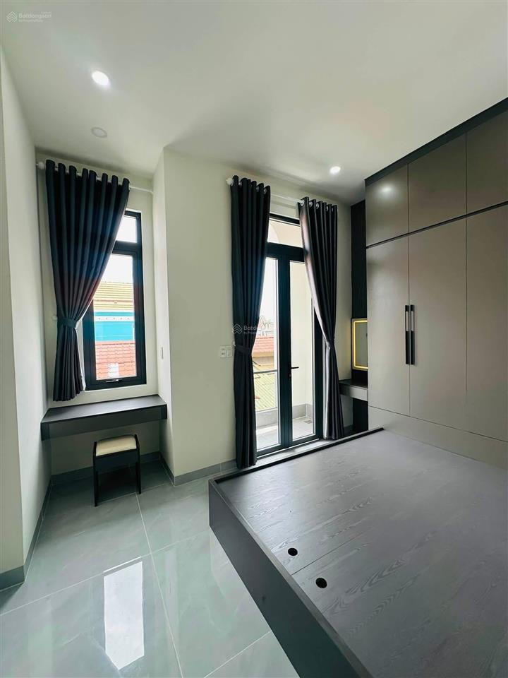 Bán nhà phường bửu hoà sát đường chính  đường xe hơi. giá chỉ 3 tỷ 680tr  tặng nội thất xịn