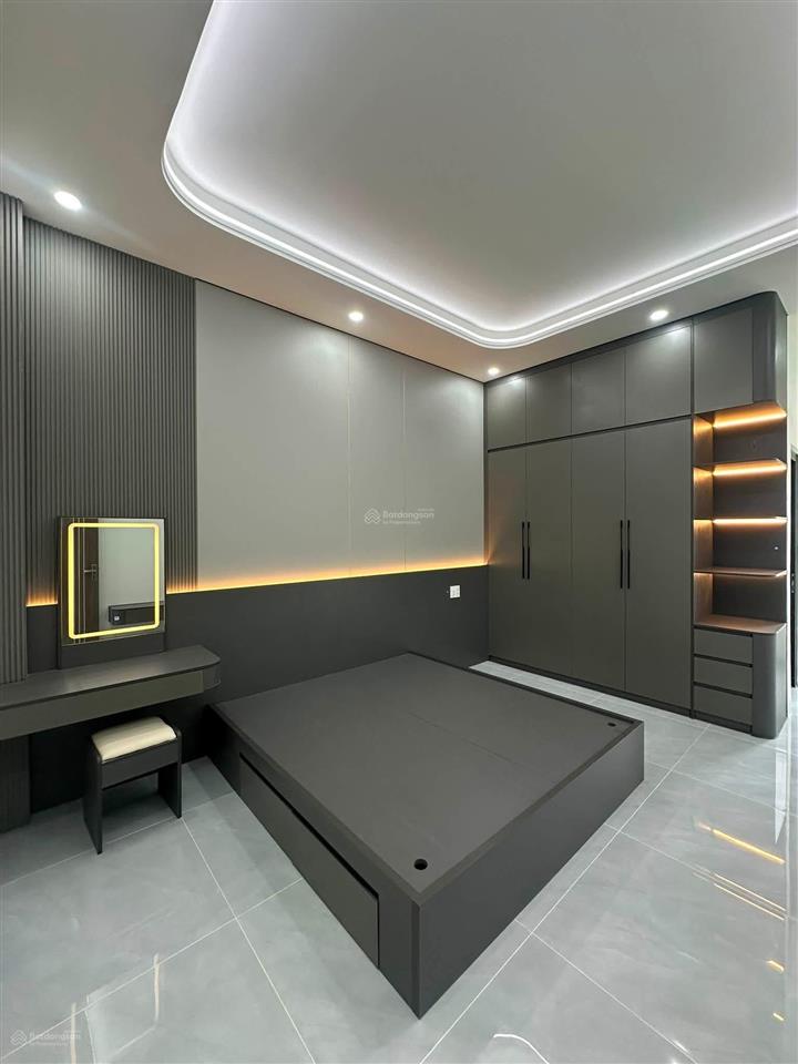Bán nhà phường bửu hoà sát đường chính  đường xe hơi. giá chỉ 3 tỷ 680tr  tặng nội thất xịn