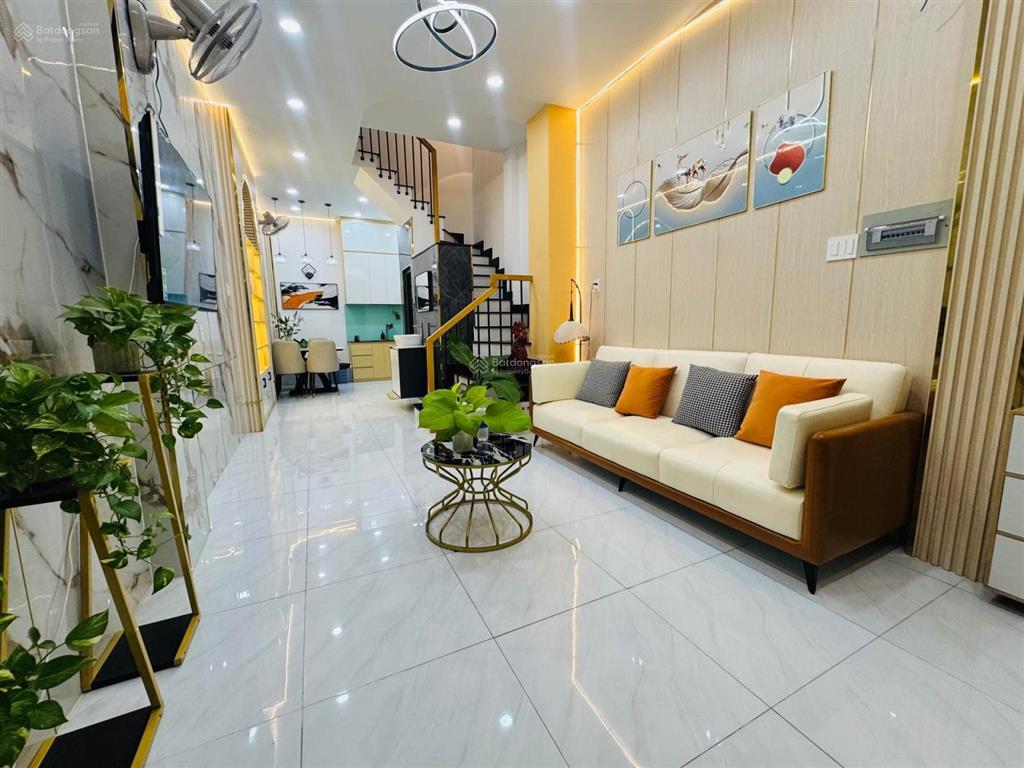 Chủ gộp lắm rồi  cần lắm bình oxy căn góc  4 tầng  xe tải thông