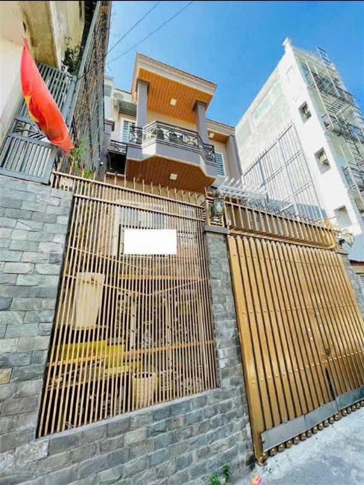 Dt to ngang lớn hxh cách 1 căn ra mặt tiền sát sân bay dòng tiền 40tr/tháng