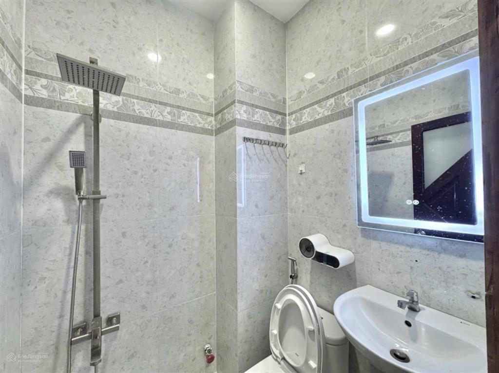 Dt to ngang lớn hxh cách 1 căn ra mặt tiền sát sân bay dòng tiền 40tr/tháng