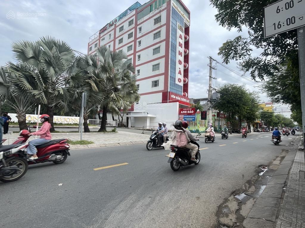 Mặt tiền đường rộng 15m  2 làn xe tải thông thoáng  thông kênh tham lương  nguyễn văn quá