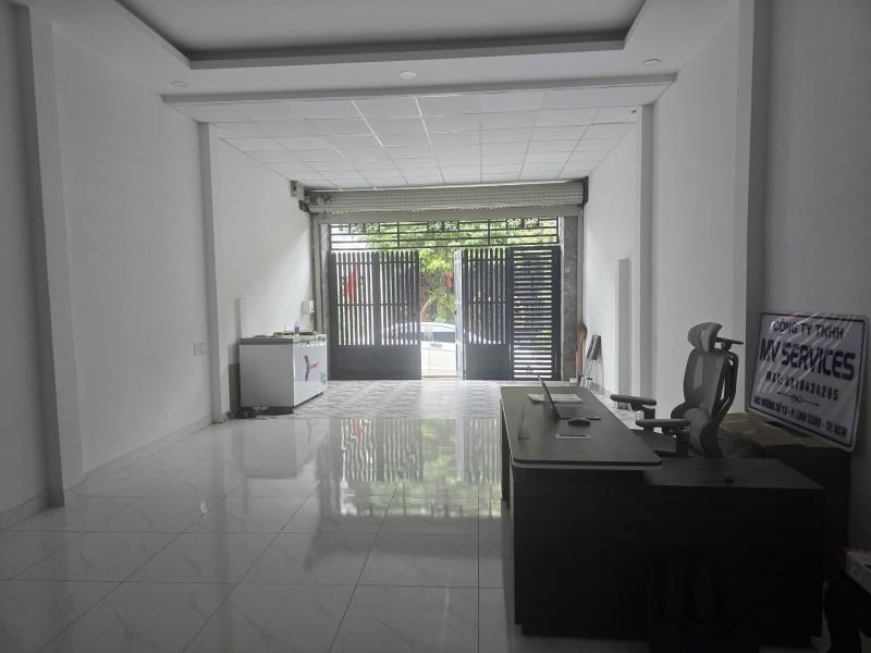 Bán nhà mặt phố Số 13, Linhn Xuân, Thủ Đức, TP HCM. DT 100m2, 2 tầng, 3PN, 4WC, giá 6,4