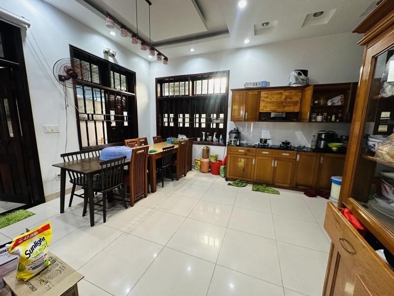 Bán Biệt Thự đường số 10, Phường Phước Long B, Q9, Thủ Đức, TP HCM. DT  178m2, 3 tầng.