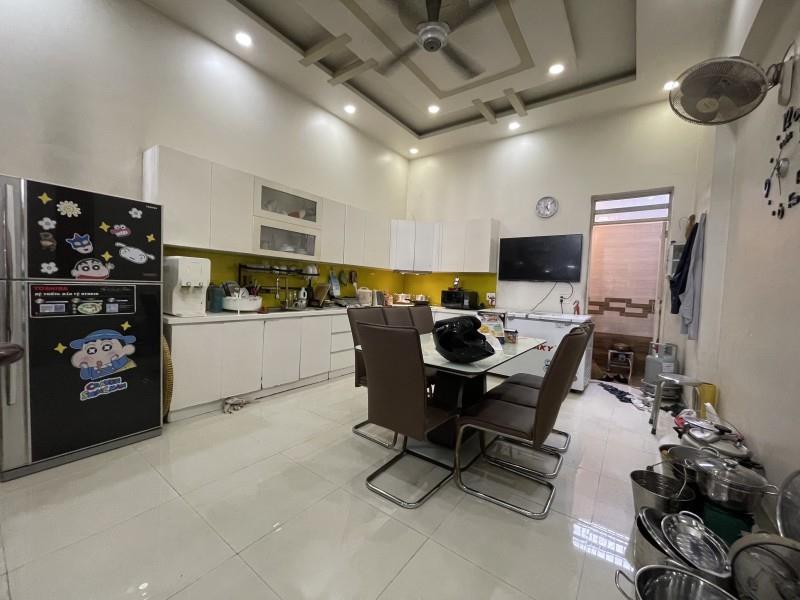 Bán nhà đường số 11, Trường Thọ, Thủ Đức, TP HCM. DT 90m2, 4 tầng, SHR. Giá 15.3 tỷ.