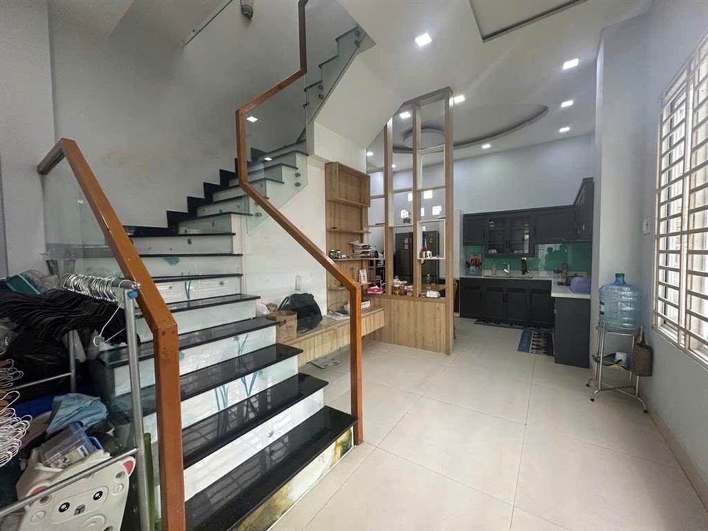 Bán nhà  đường số 32, Linh Đông, Thủ Đức, TP HCM. DT 78m2, 2 tầng, giá 5,88 tỷ, sổ hồng