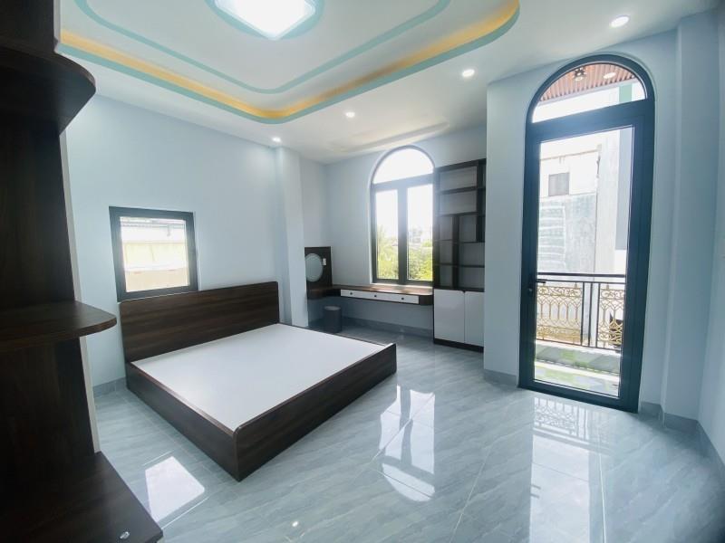 Bán nhà  đường Số 13, Long Bình, Q.9, TP HCM. DT 211m2, 3 tầng, SHR, giá 13.4 tỷ.