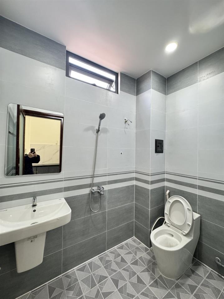 Bán nhà  đường Số 13, Long Bình, Q.9, TP HCM. DT 211m2, 3 tầng, SHR, giá 13.4 tỷ.