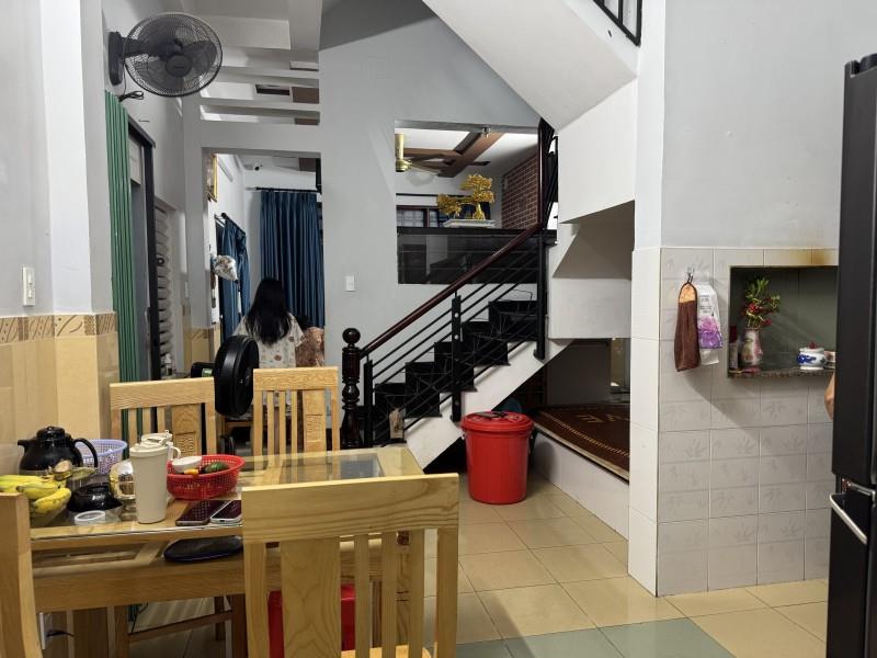 Bán nhà 3 tầng đường Số 4, Trường Thọ, Thủ Đức, TP HCM. DT  62m2. Giá 5,99 tỷ, sổ hồng
