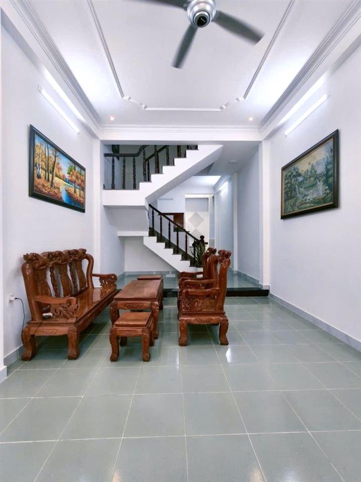 Bán nhà mặt tiền đường 147, Phước Long B, Q.9, Thủ Đức, TP HCM. DT 64m2, 2 tầng, giá 7.68