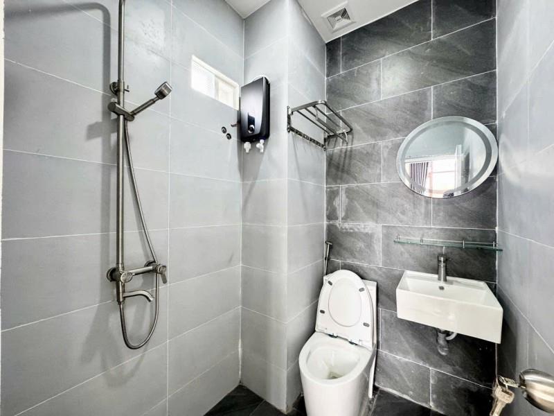 Bán nhà đường số 33, Linh Đông, Thủ Đức, TP HCM. DT 80m2, 5 tầng, SHR. Giá 10,68 tỷ.