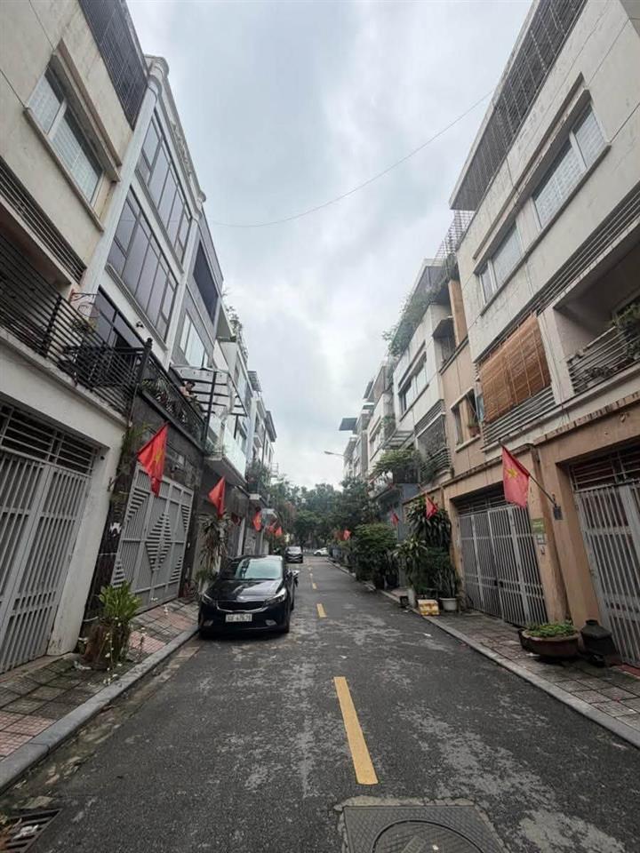 HÀ ĐÔNG – PHÂN LÔ VỈA HÈ – Ô TÔ TRÁNH – KINH DOANH – 68M² – 5 TẦNG – MT 4,5M – 274TR/M²