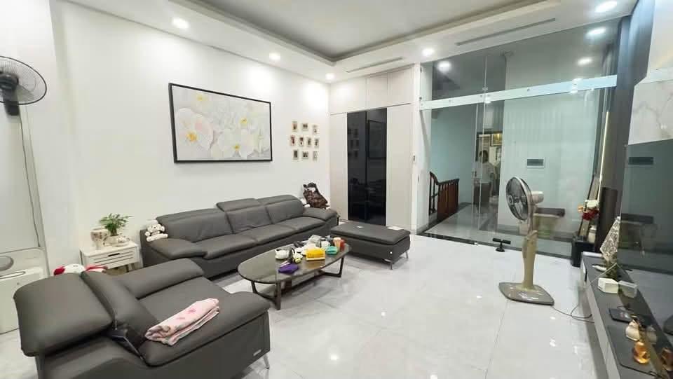 TÒA NHÀ LẠC TRUNG, HAI BÀ TRƯNG – PHÂN LÔ – Ô TÔ TRÁNH – GARA 7 CHỖ – 86M² – 6 TẦNG – MT