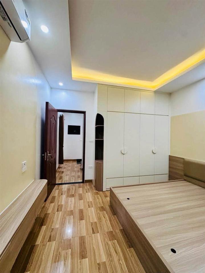NHÀ ĐẸP HÀO NAM – 30,8M² – MT 4,2M – 4 TẦNG + TUM – GẦN PHỐ – GẦN METRO CÁT LINH – SÂN ĐỂ