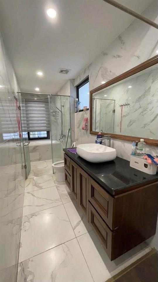 NHÀ LÔ GÓC PHÁO ĐÀI LÁNG – 60M² – MT 5,3M – 5 TẦNG – Ô TÔ ĐỖ CÁCH 10M – Ô CHỜ THANG MÁY –