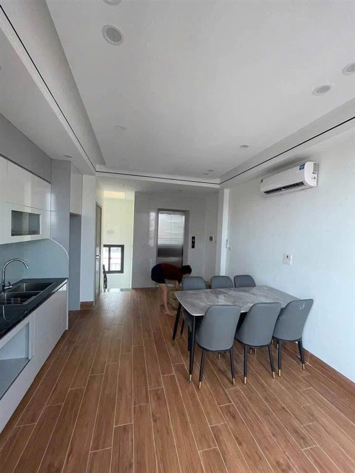 CHO THUÊ NHÀ NGUYÊN CĂN ĐỊNH CÔNG HẠ  6 TẦNG  THANG MÁY  14 TRIỆU/THÁNG