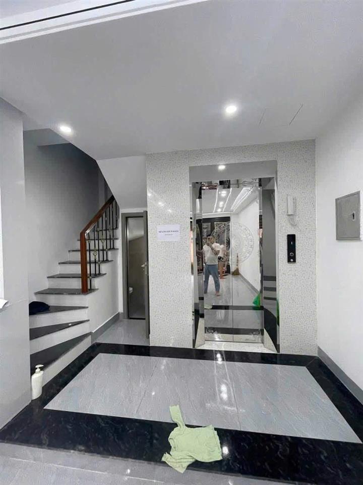 CHO THUÊ NHÀ NGUYÊN CĂN ĐỊNH CÔNG HẠ  6 TẦNG  THANG MÁY  14 TRIỆU/THÁNG
