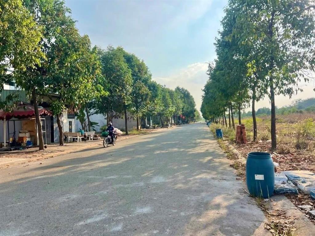 Chủ gửi bán lô đất 100m2 đường n16 sát quốc lộ 13 sát cổng mỹ phước 4 bến cát giá chỉ 860 triệu