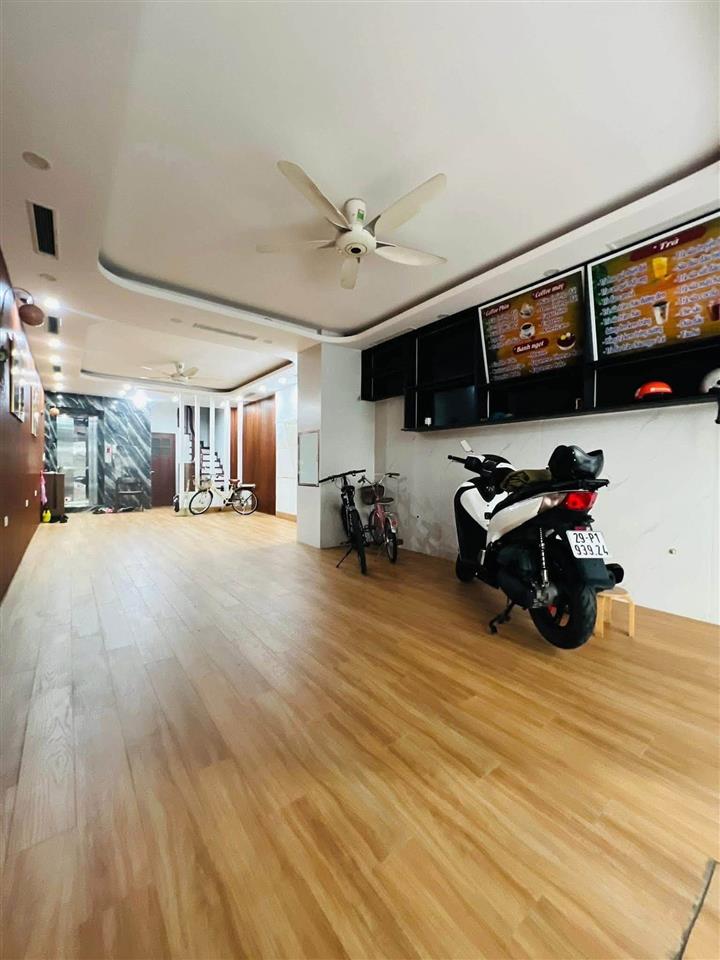 TÒA VĂN PHÒNG NGUYỄN CHÁNH – 66M² – MT 4,5M – 7 TẦNG – THANG MÁY – 3 Ô TÔ TRÁNH – VỈA HÈ