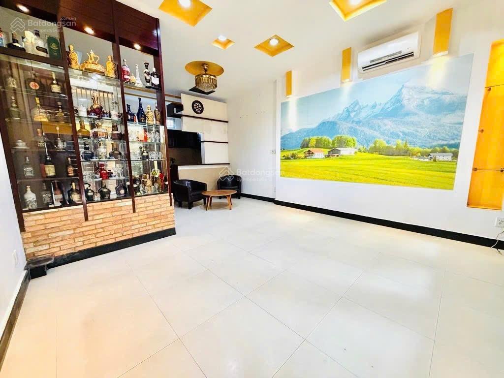 Mt kinh doanh bình thạnh, 5 tầng 70m2 ngang đẹp hơn 5,2m tại nguyễn khuyến gấp bán chỉ 12,5tỷ.