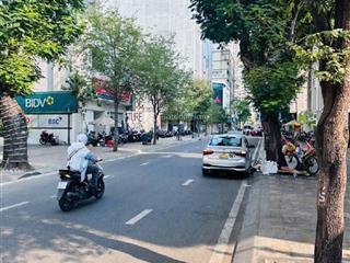 Nhà 5tầng có thang máy  ngay mt hàm nghi & nam kỳ khởi nghĩa, quận 1  40m2 bán chỉ 13,8tỷ.