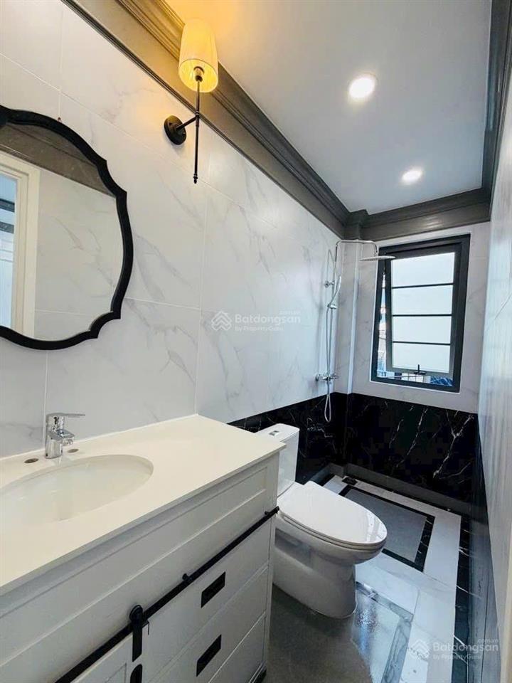 Siêu phẩm nhà 3 tầng  lô góc 3 mặt thoáng hxh  tt quận 1, võ văn kiệt  42m2 gấp bán 15,2 tỷ.