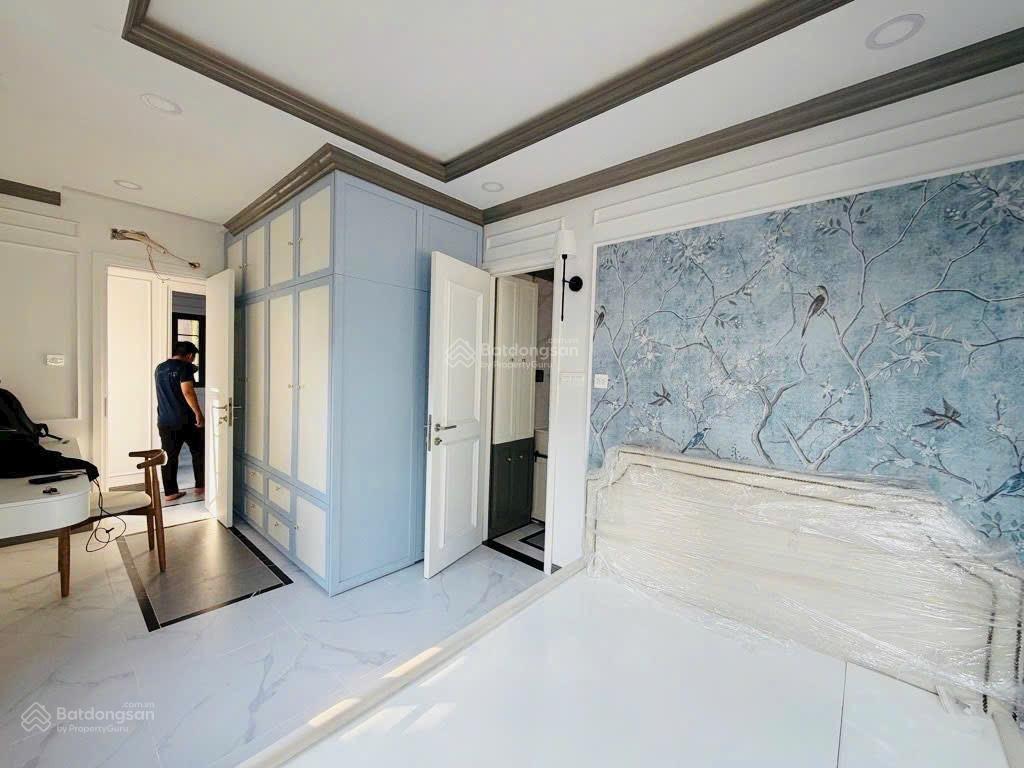 Siêu phẩm nhà 3 tầng  lô góc 3 mặt thoáng hxh  tt quận 1, võ văn kiệt  42m2 gấp bán 15,2 tỷ.